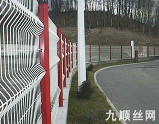 三角折彎型護欄網3.jpg