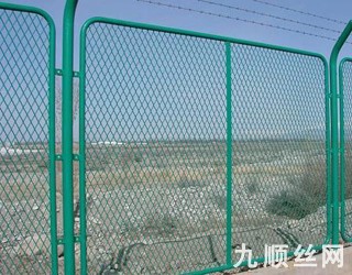 鋼板網護欄3.jpg